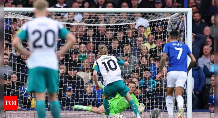 Newcastle United held by Everton after Anthony Gordon's penalty miss | Football News