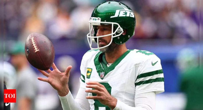 "It seemed a little ridiculous”: Aaron Rodgers Blasted Chief Adrian Hill's Crew for Enforcing 22 Ridiculous Penalties for 204 Yards