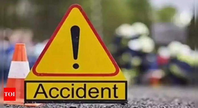 5 dead as WagonR car crashes into stationary truck on Noida-Greater Noida expressway | Noida News