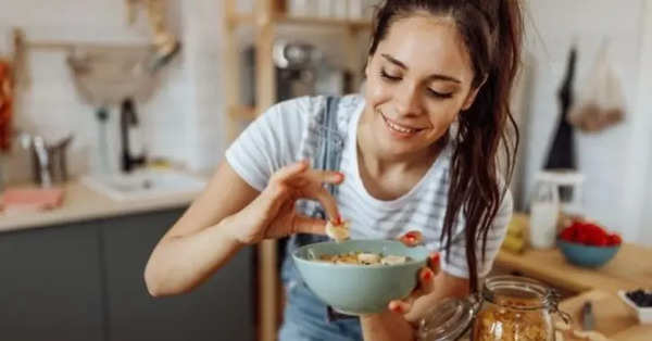Adopting regular, healthy habits such as eating a nutritious breakfast, exercising and practising mindful meditation can help calm feelings of anxiety in the morning and prepare you to deal with anxiety-inducing situations throughout the day. Healthy breakfast