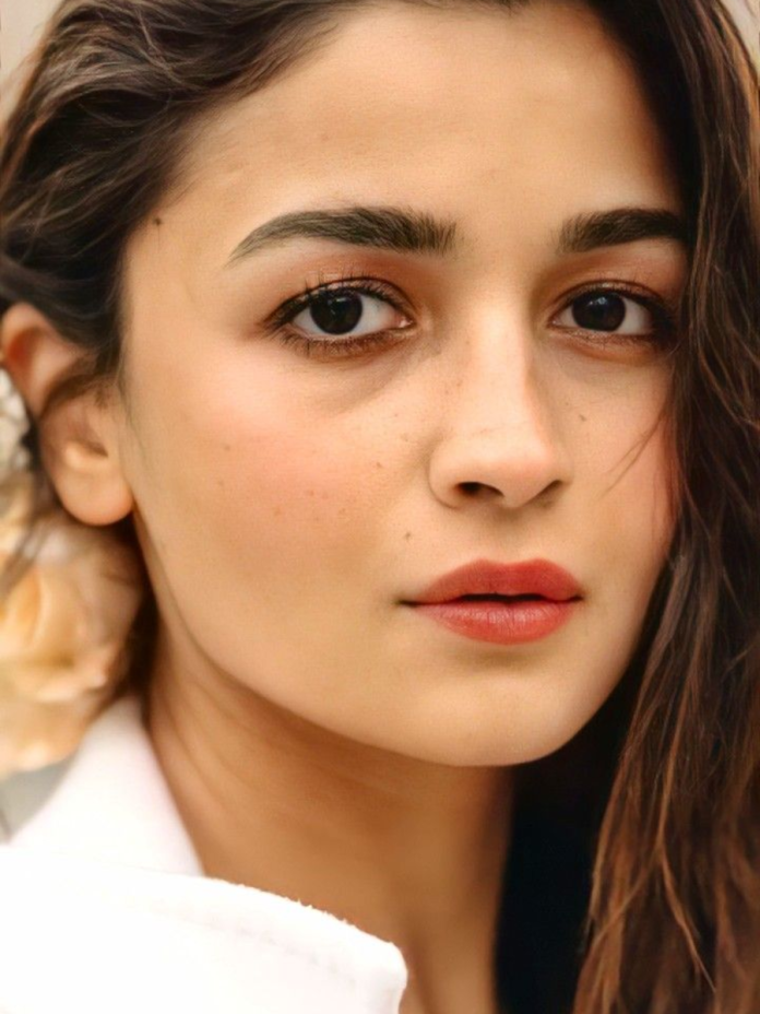 Try Alia Bhatt’s 5-minute makeup routine