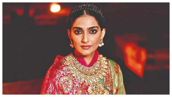 Sonam Kapoor's rani-pink Bok (Ladakhi) shawl, with its regal drape, is a great choice for bridesmaids or close family members sonam