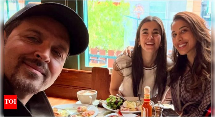 Hrithik Roshan and Saba Azad Spotted on Romantic Lunch Date in the USA |
