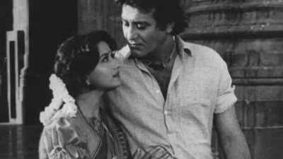 When Vinod Khanna lost control while doing an intimate scene with Madhuri Dixit; Feroz Khan paid Rs 1 crore to retain the scene in the film after much controversy