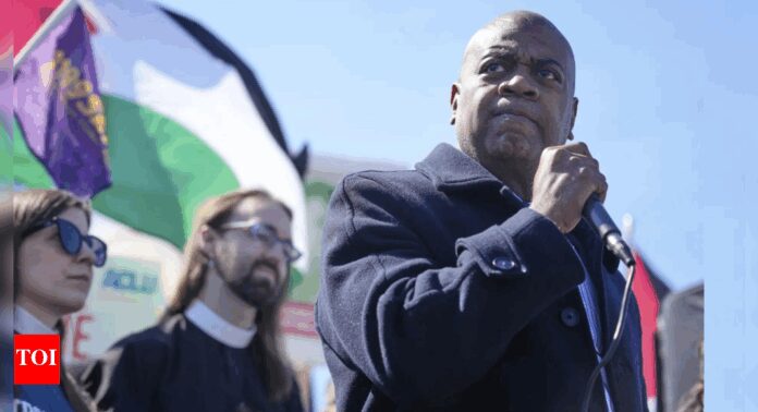 'Didn't do anything wrong': Newark mayor Ras Baraka arrested, then released at immigration detention protest