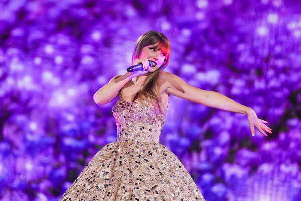 Fans believe Taylor Swift’s floral outfit may be a subtle hint at ‘Reputation(Taylor’s Version)’ (Getty Images) Taylor Swift