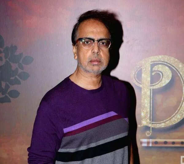 mumbai-actor-anant-mahadevan-at-the-premier-of-the-play-devdas-at-the-1018044