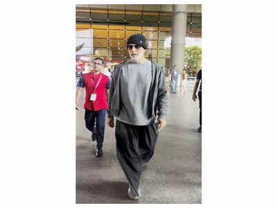 Airport Diaries: Akshay Kumar rocks salt and pepper look, greets paps with a smile