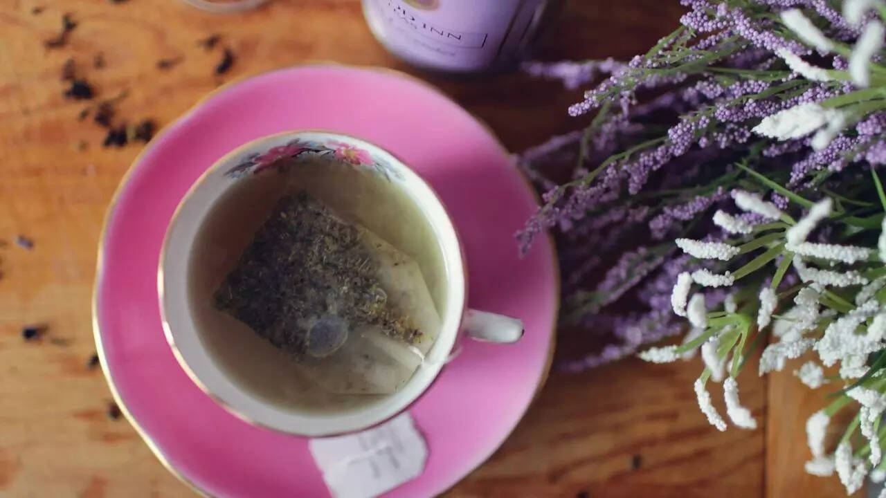 8 tips using tea bags for eyes to reduce puffiness and dark circles