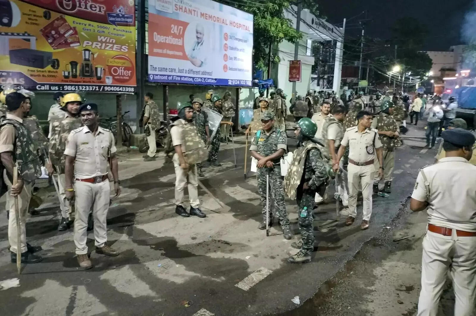 Cuttack tense after violence during Durga idol immersion (1).