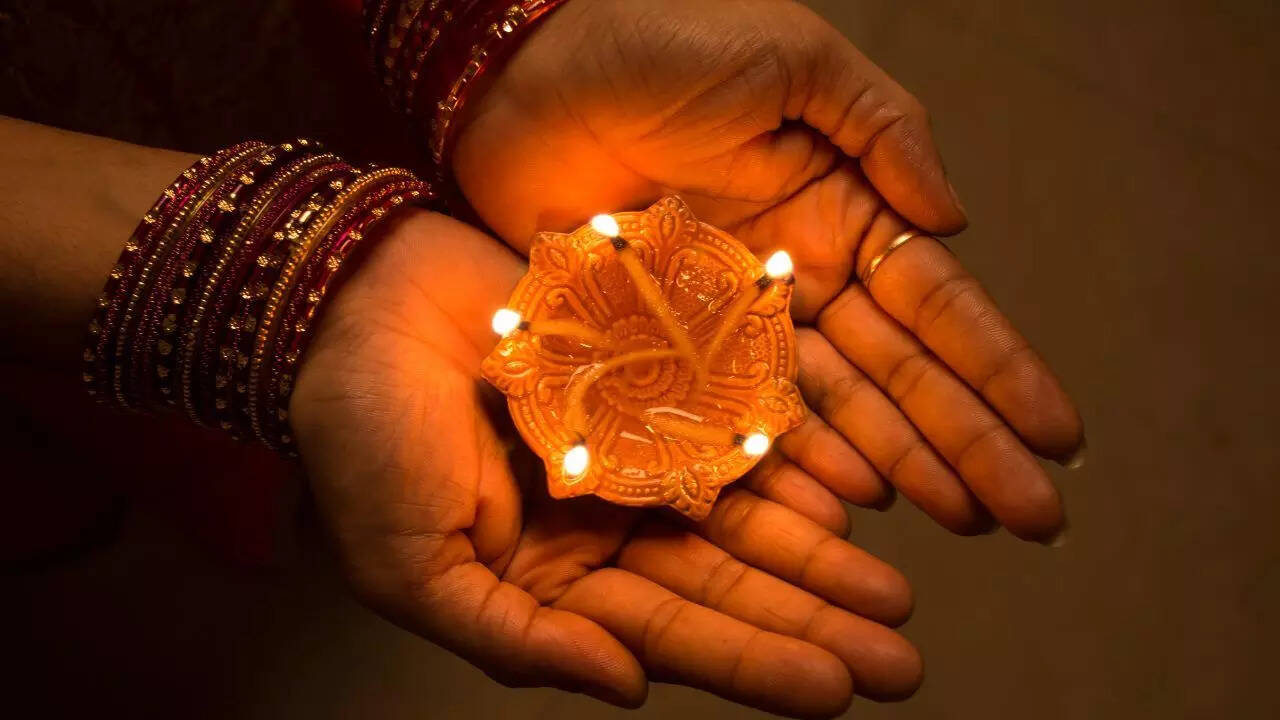 Diwali 2025: Is it on 20th or 21st October? Here’s your complete Diwali puja guide