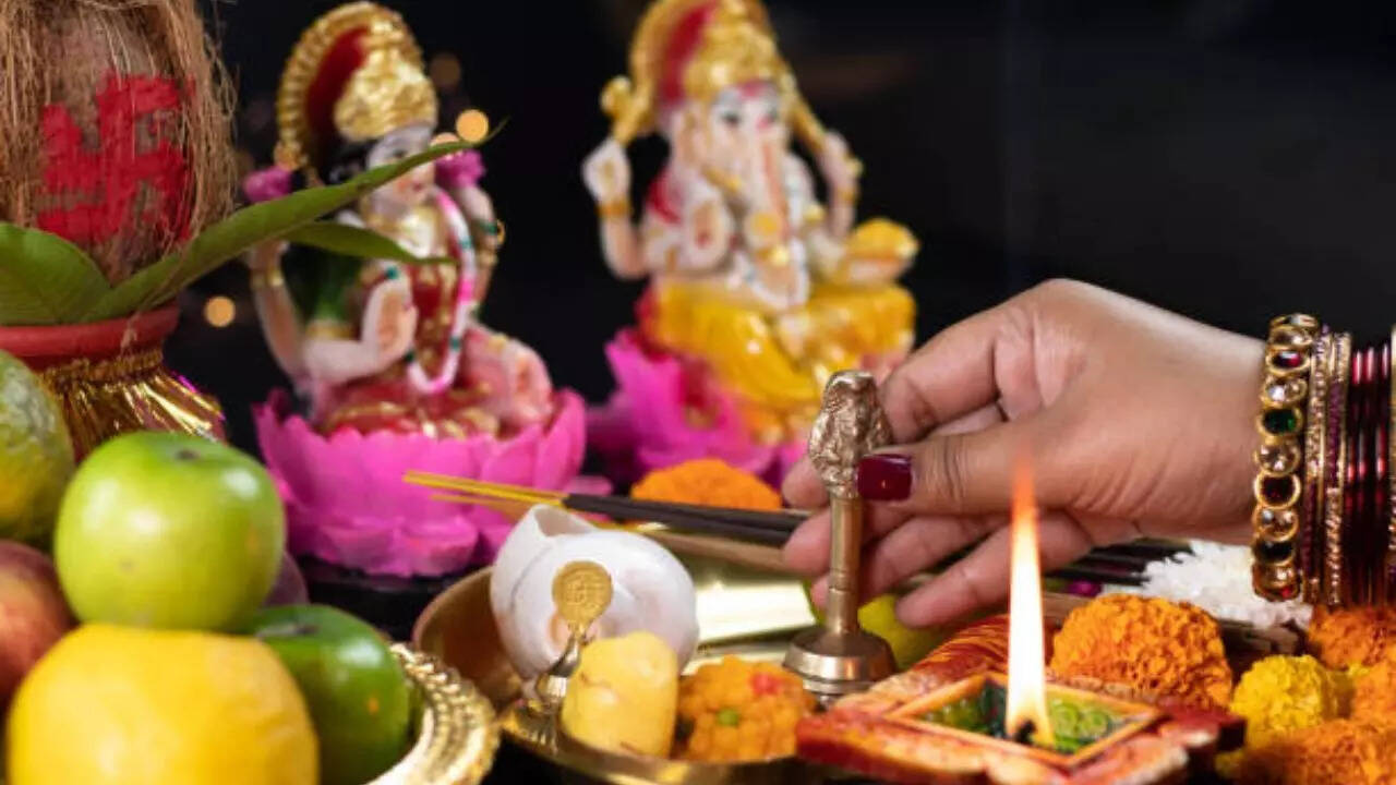 Laugh Out Loud This Diwali 2025 with These 20 Funny Memes and Messages