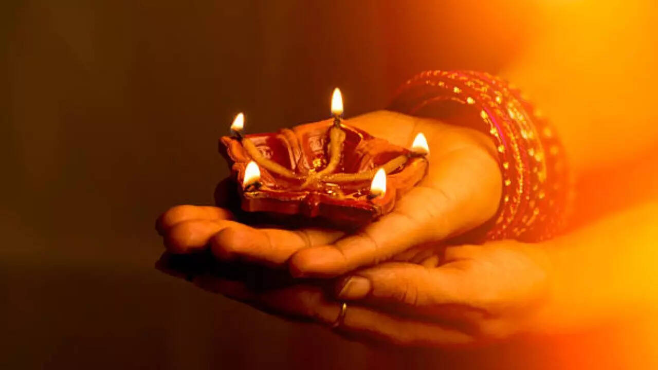 Laugh Out Loud This Diwali 2025 with These 20 Funny Memes and Messages