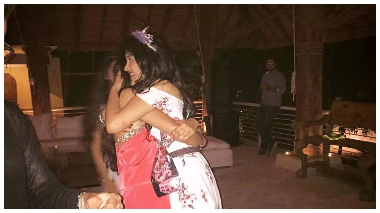 Shah Rukh Khan’s Alibaugh farmhouse_ The Rs 15 crore luxurious vacation house with a private helipad (4)