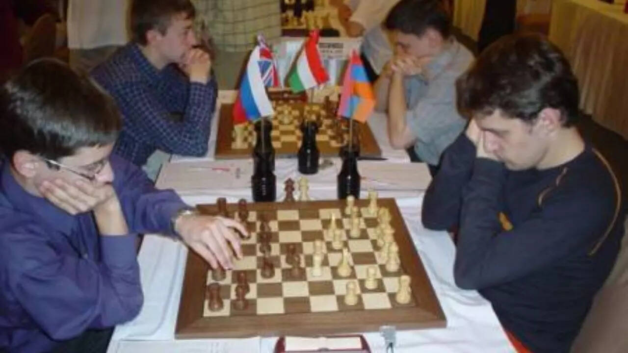 Levon Aronian in black t-shirt back in 2002