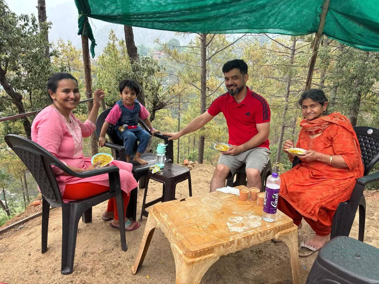 Inika Sharma with her family (Image Credit: Raman Sharma)